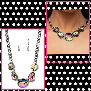 2/$10 Paparazzi All The World's My Stage - Multi Necklace